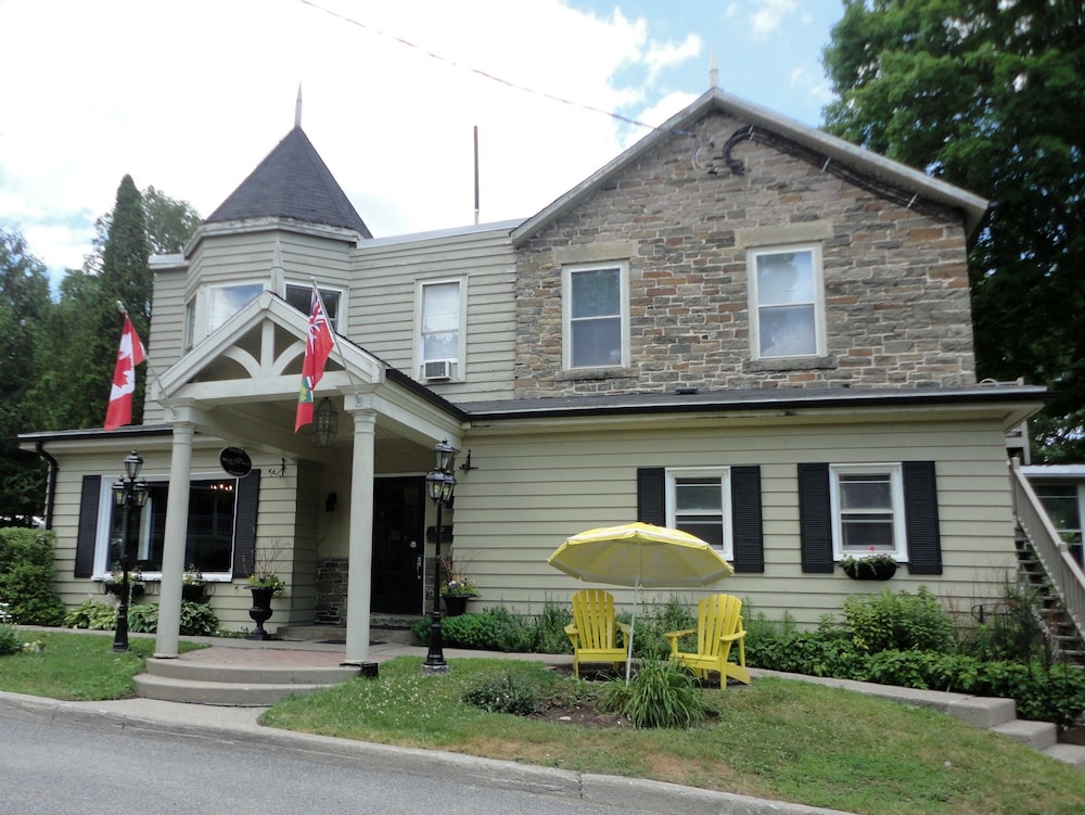 Inn at the Falls in Huntsville, Canada