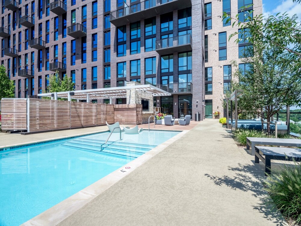 Room Deals for Global Luxury Suites at Reston Town Center, Reston