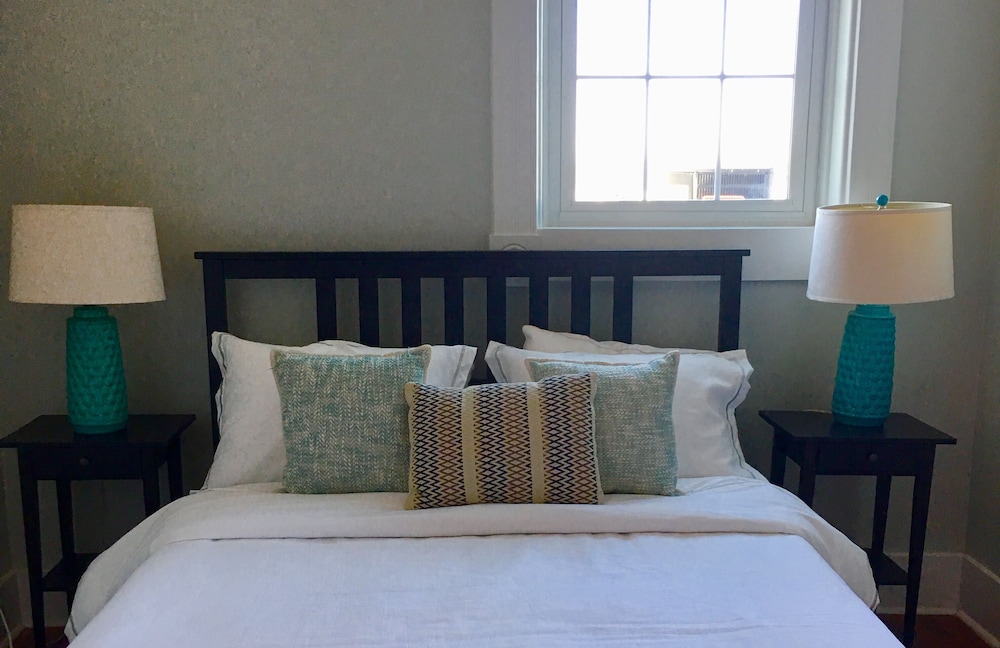 Bright Butchertown Apt Available for 30 day + rentals ALL UTILITIES