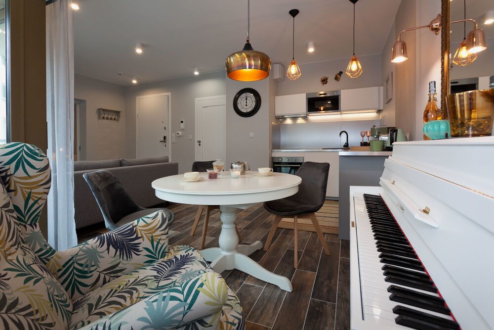 City Of The Kings Piano Apartment Krakow 2019 Hotel Prices Featured Image