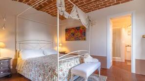 Individually furnished, free WiFi, linens, wheelchair access