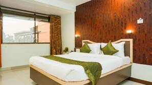 Iron/ironing board, free WiFi, linens