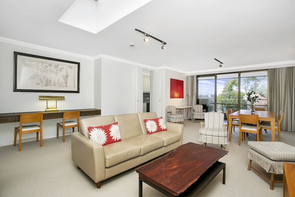 Sunny and Spacious Two Bdr Apt - SPF13