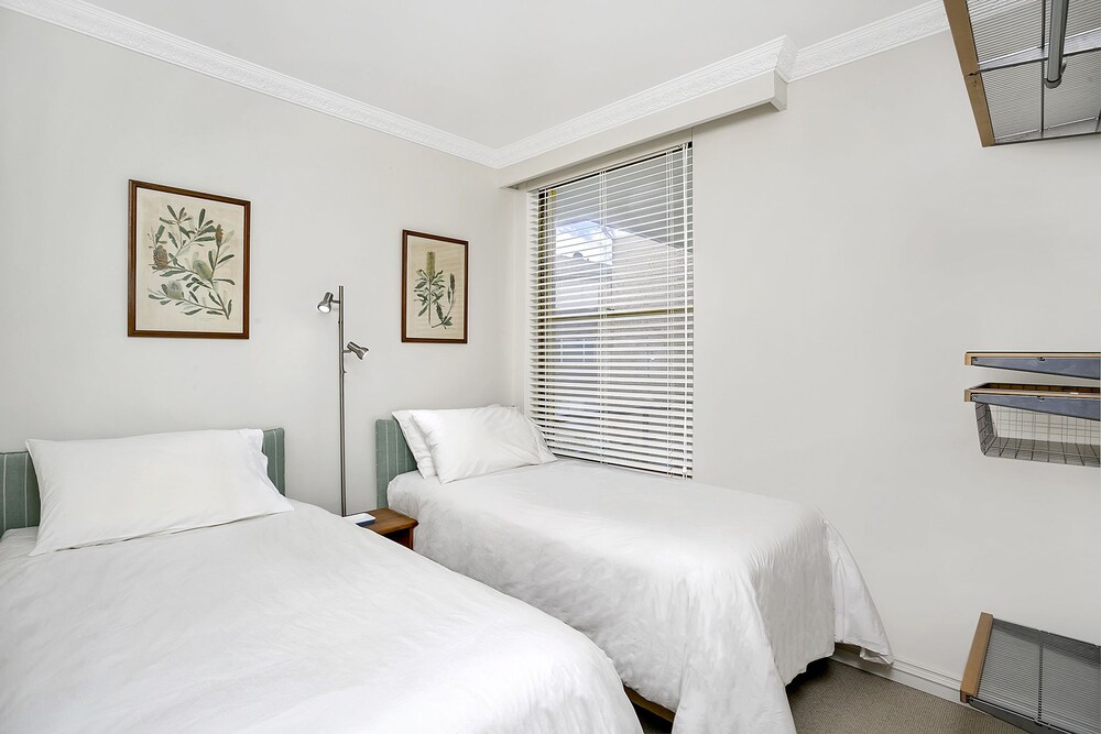 Sunny and Spacious Two Bdr Apt - SPF13