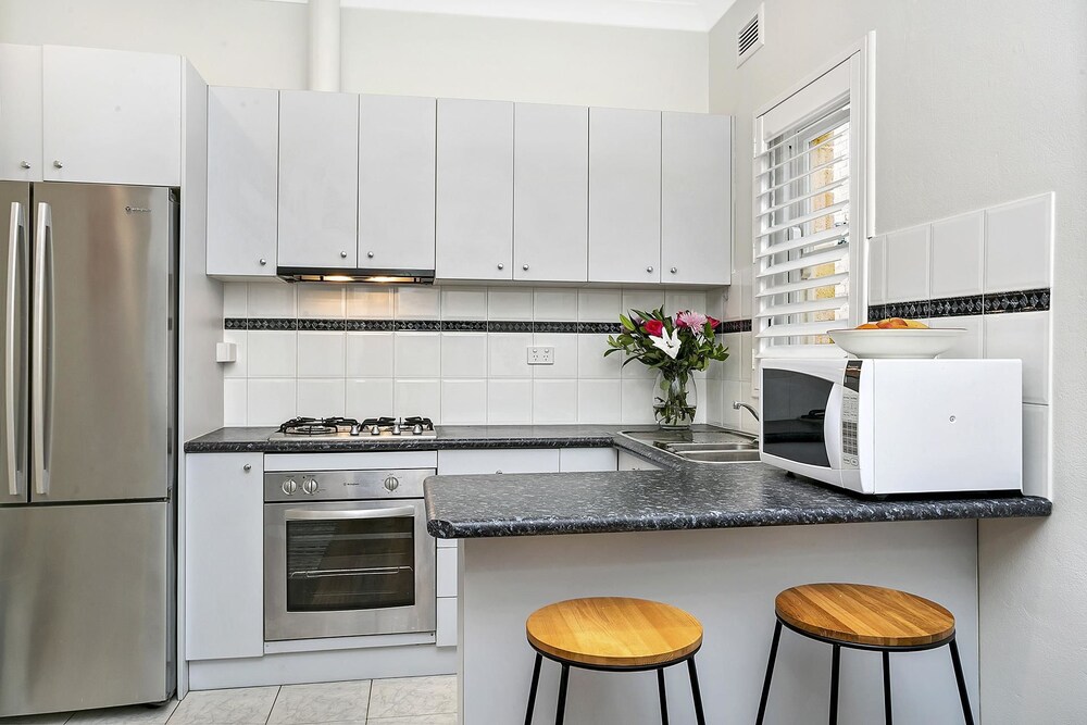Two Bedroom Beachside Apartment - CLOV4