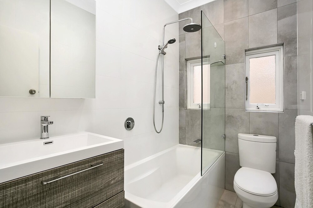 Two Bedroom Beachside Apartment - CLOV4