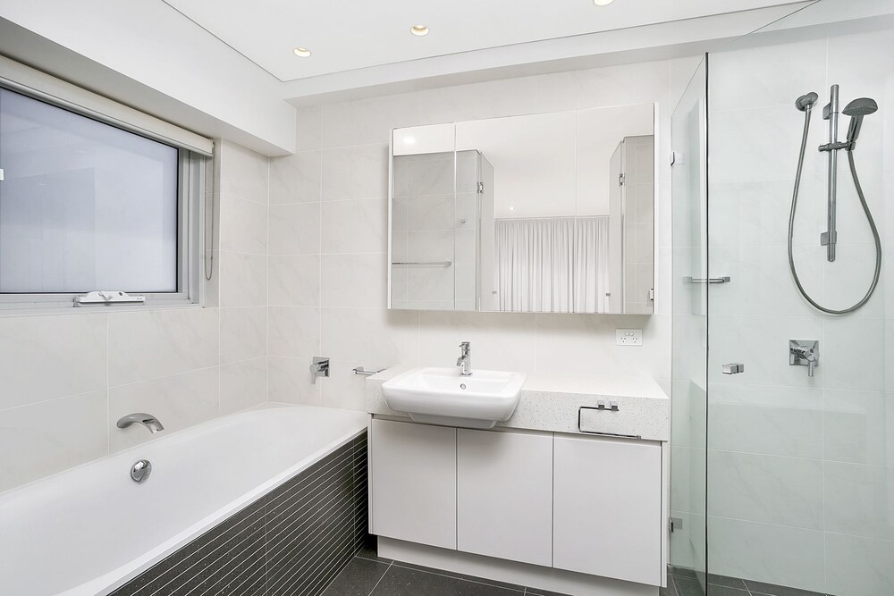 Harbourside Luxury - PNT03