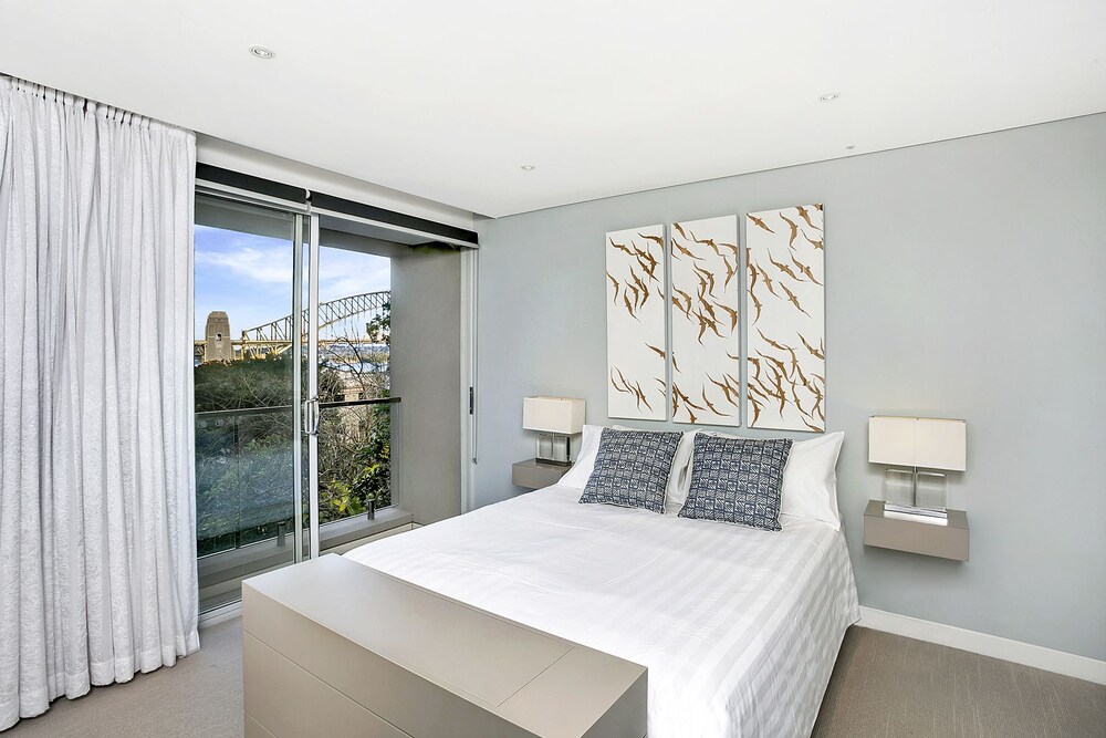 Harbourside Luxury - PNT03