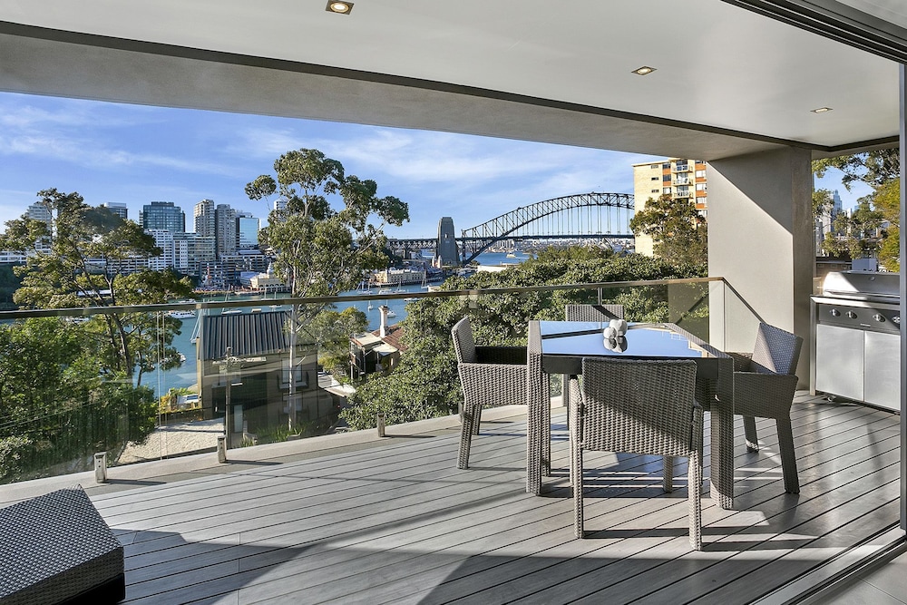 Harbourside Luxury - PNT03