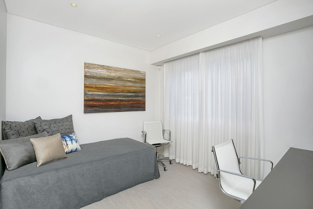 Harbourside Luxury - PNT03