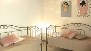 Cunas o camas infantiles gratuitas, wifi gratis, ropa de cama