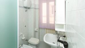 Doccia, asciugacapelli, bidet