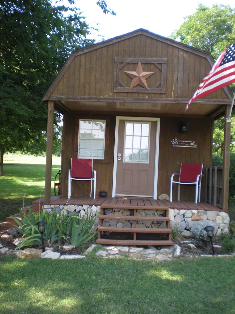 Tiny house with full-size amenities tucked away in the countryside