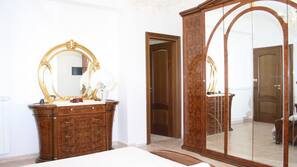 Con stile personalizzato, con arredamento individuale, tende oscuranti