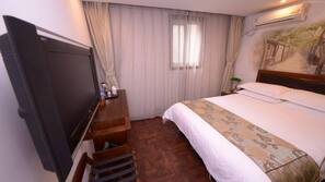 Blackout curtains, free WiFi