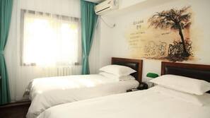 Blackout curtains, free WiFi