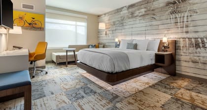 Cambria Hotel Charleston Riverview