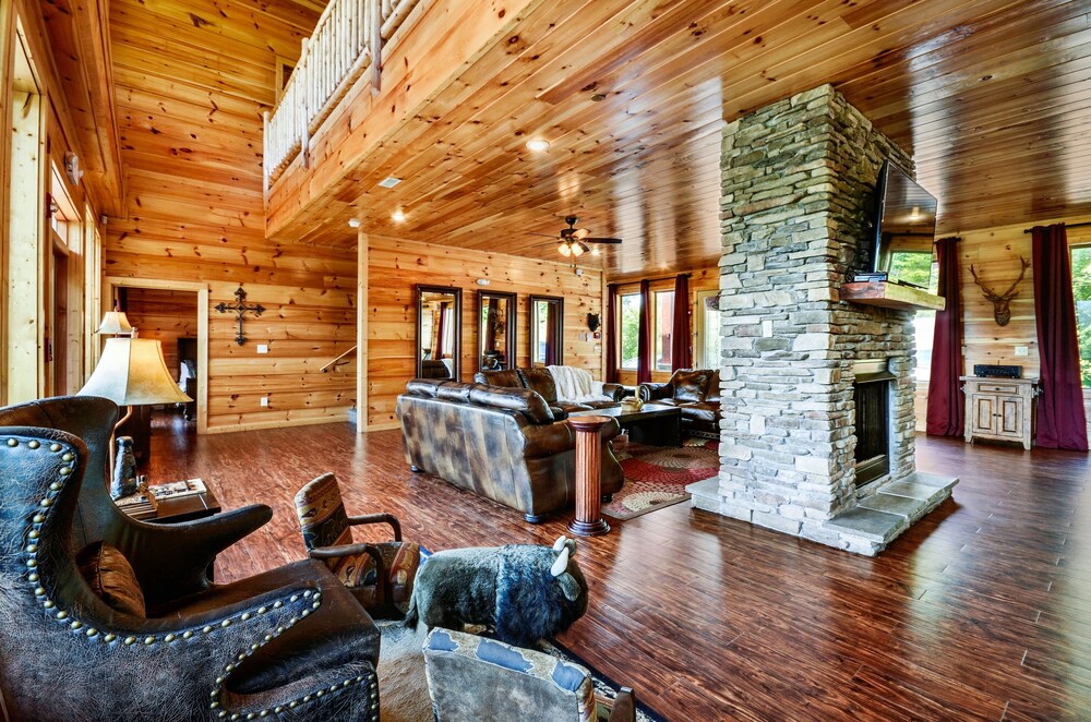 Foxwood Mansion 14 Bedroom Cabin