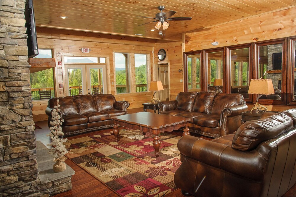 Foxwood Mansion 14 Bedroom Cabin