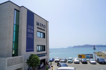 Mipo Oceanside Hotel
