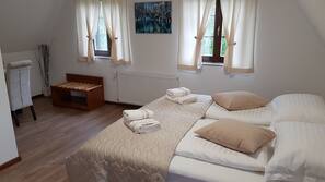 Minibar, Zimmersafe, Schreibtisch, kostenloses WLAN