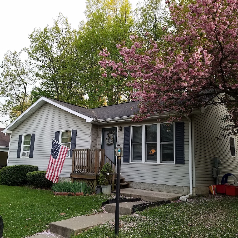 Penn State Football RentalClose to I99, Rt 322 and 5 miles to Stadium