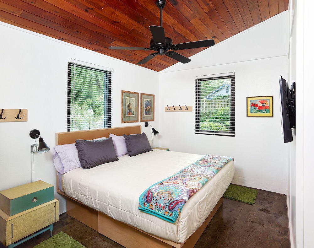 202 E Erie Folly Beach Bungalow 2018 Room Prices Deals Reviews Featured Image Guestroom