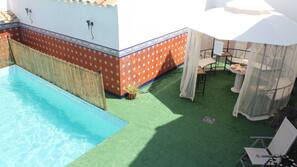 Piscine extérieure (ouverte en saison)
