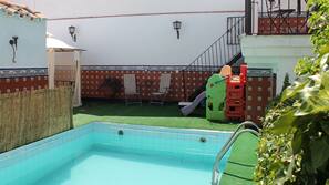 Piscine extérieure (ouverte en saison)