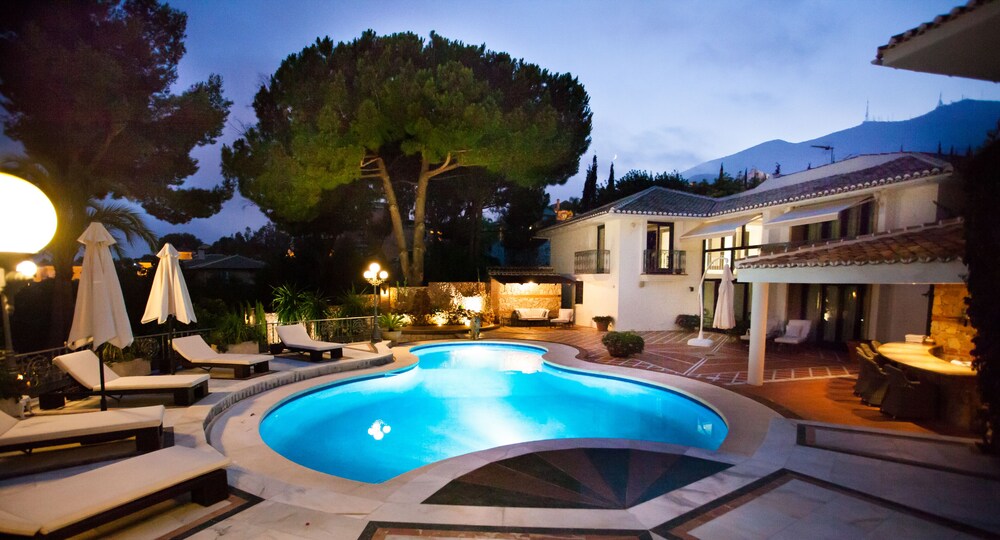 Extravagant Spanish Architecture Ocean View Villa. Huge garden & Heated