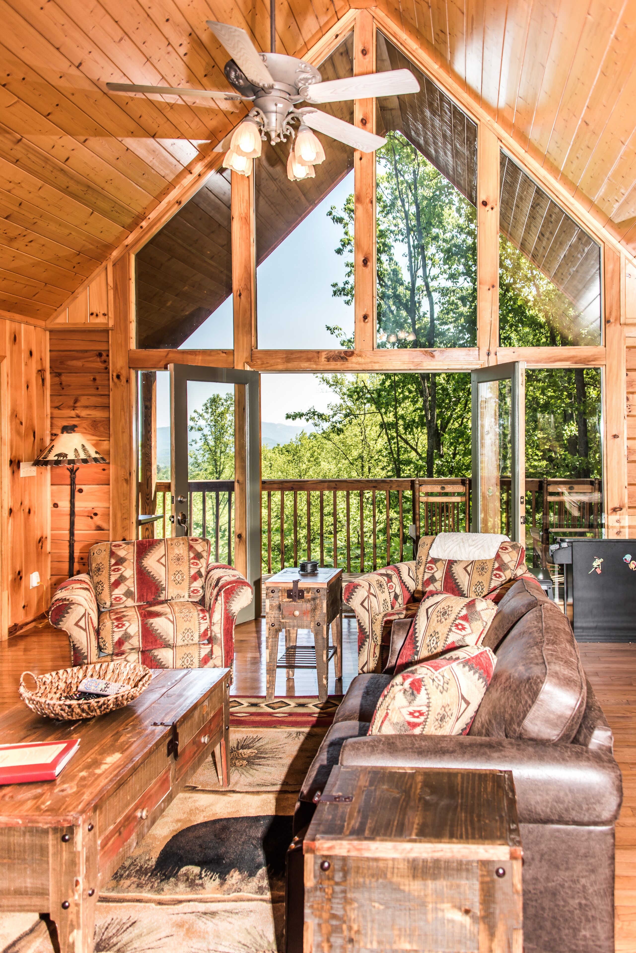 Charming 5 Star Rated Cabin Centrally Located Wonderful Views In