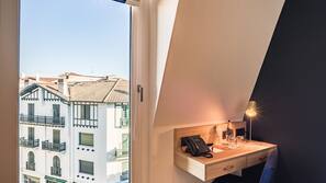 Centre d'affaires dans la chambre