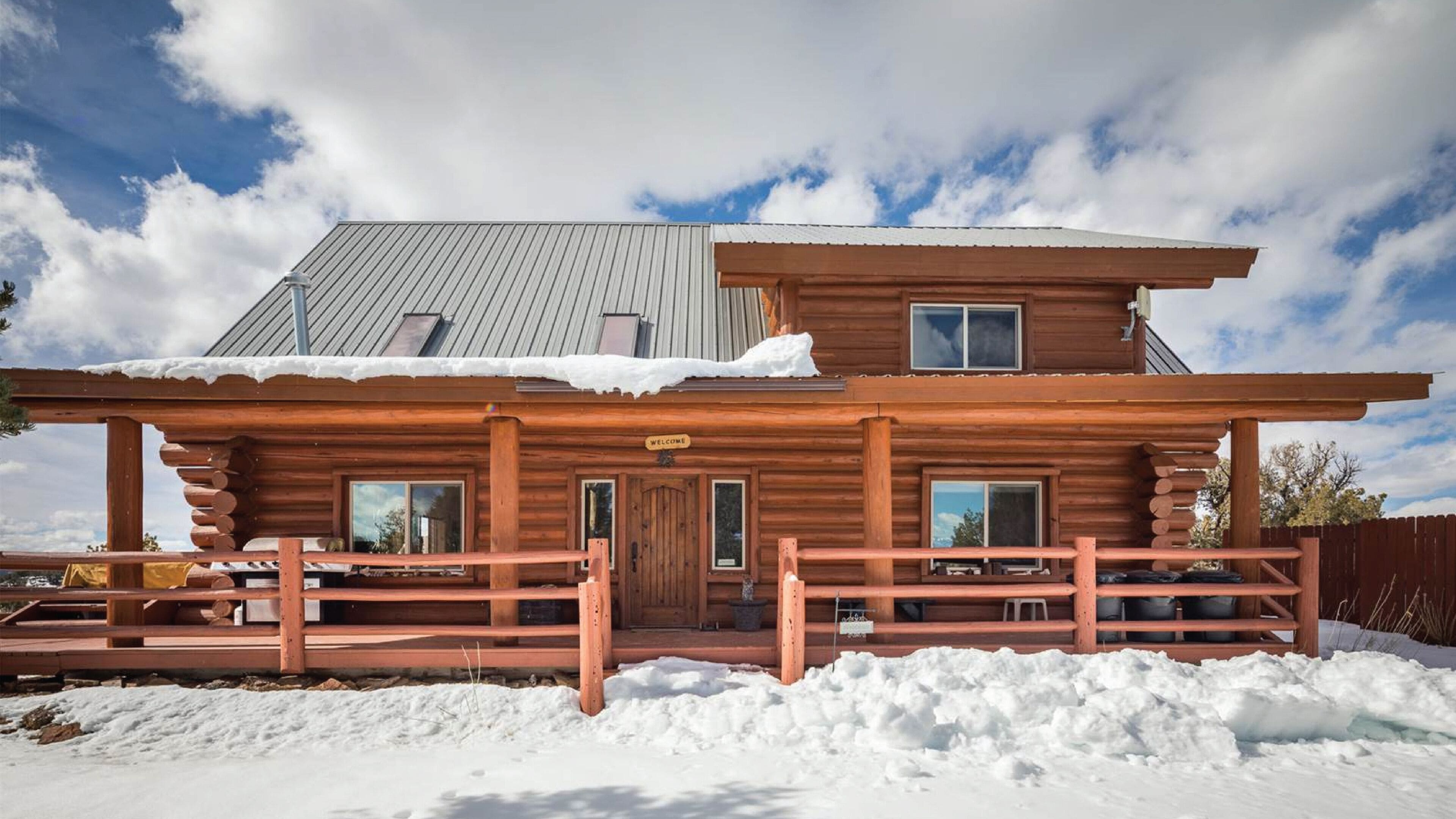 Log Home on 80 Acres, MesaVerde, Hot Tub, Incredible Views, Privacy, HS Internet in Cortez, United States