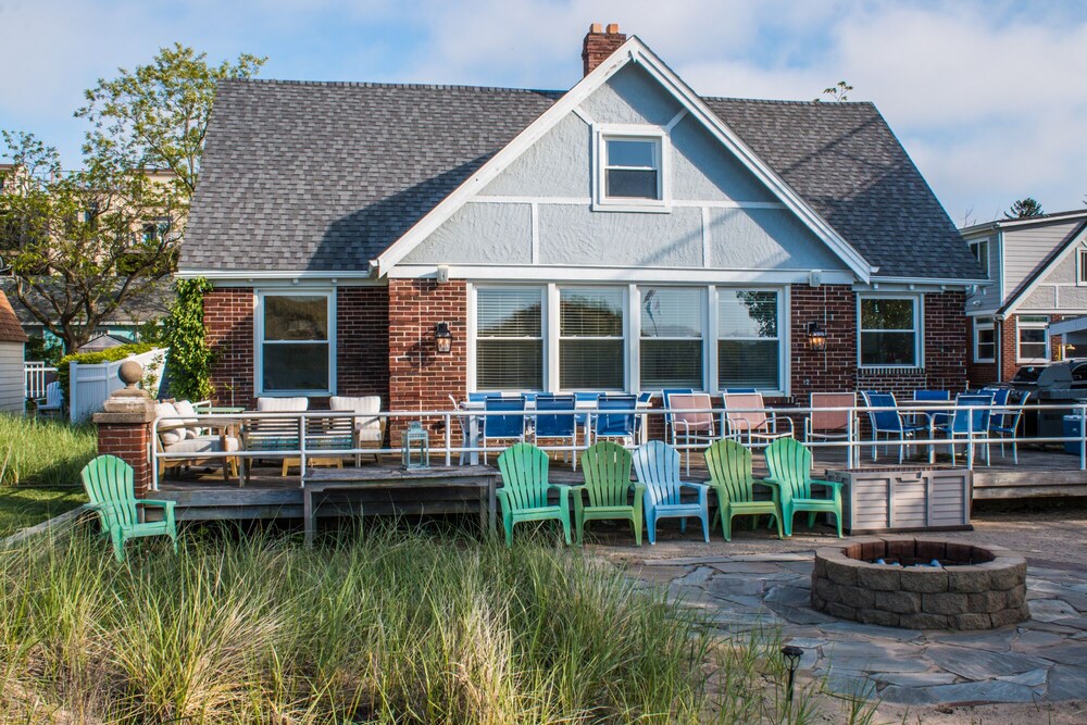 How You Dune Lake Michigan Beach House Perfect For Large Groups Featured Image