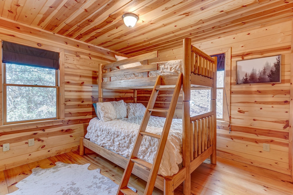 RIVERFRONT, Trout Stream, WiFi, Hot Tub, Fishing, Peaceful, Family