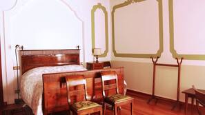 Bureau, lits bébé (gratuits)