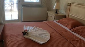 4 bedrooms, desk, iron/ironing board, free WiFi
