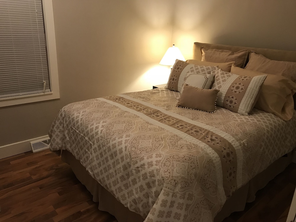 The Hollander 3 Bedrooms Close To Downtown In Holland Cheap