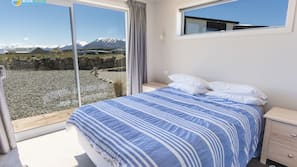 4 bedrooms, iron/ironing board, free WiFi, linens