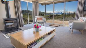 Flat-screen TV, fireplace