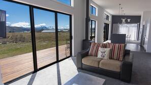 Flat-screen TV, fireplace