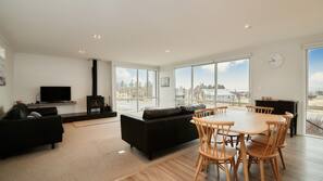 Flat-screen TV, fireplace