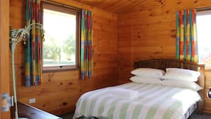 2 bedrooms, iron/ironing board, free WiFi, linens
