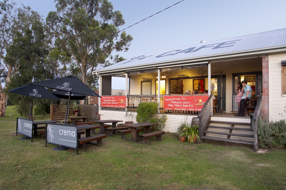Vacy Village Motel