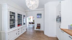 Kühlschrank, Mikrowelle, Ofen, Geschirrspüler