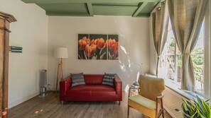 42-Zoll-Smart-TV mit Kabelempfang, DVD-Player, MP3-Dockingstation