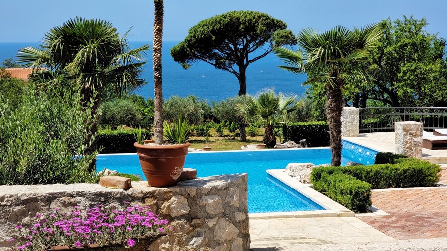 Talici Hill - Rustic Villas