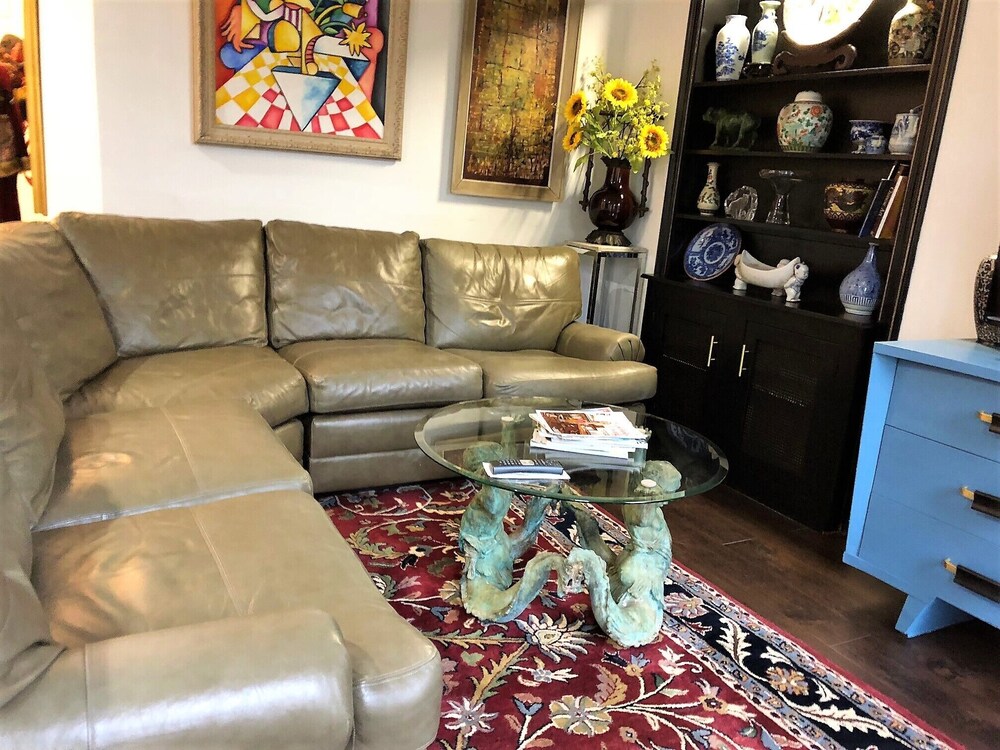 Living room, Downtown Art & Eclectic B