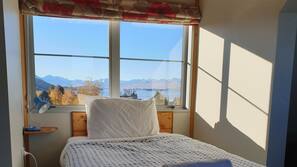 3 bedrooms, iron/ironing board, linens