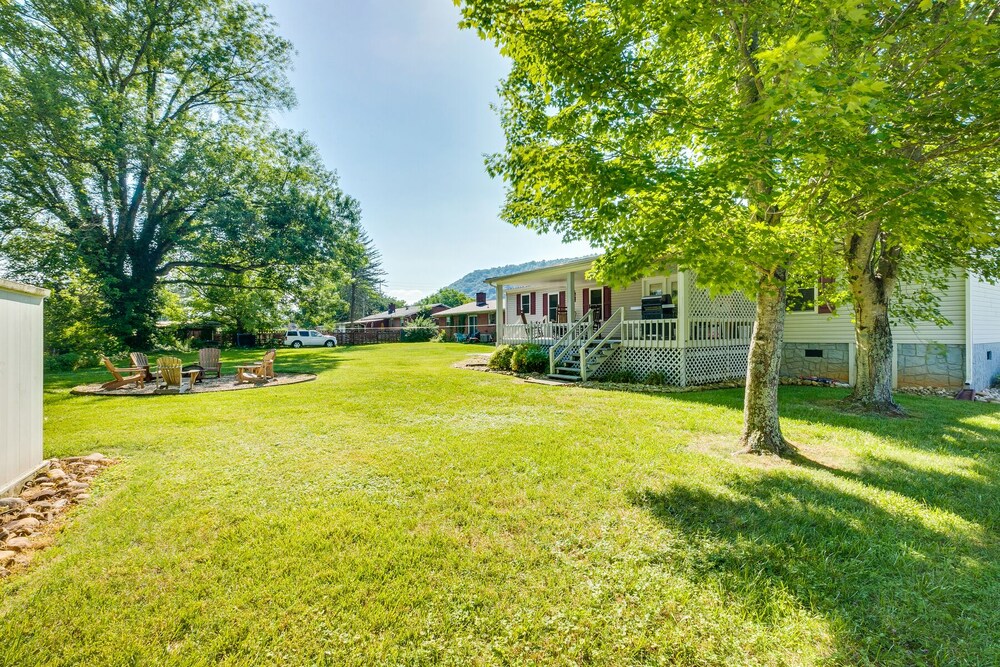 Every Fisherman's Dream! Located on the beautiful Watauga River!